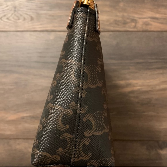 ❌SOLD❌ Celine Medium Zipped Cosmetic Pouch in Triomphe Canvas and Calfskin Tan - Picture 6 of 12